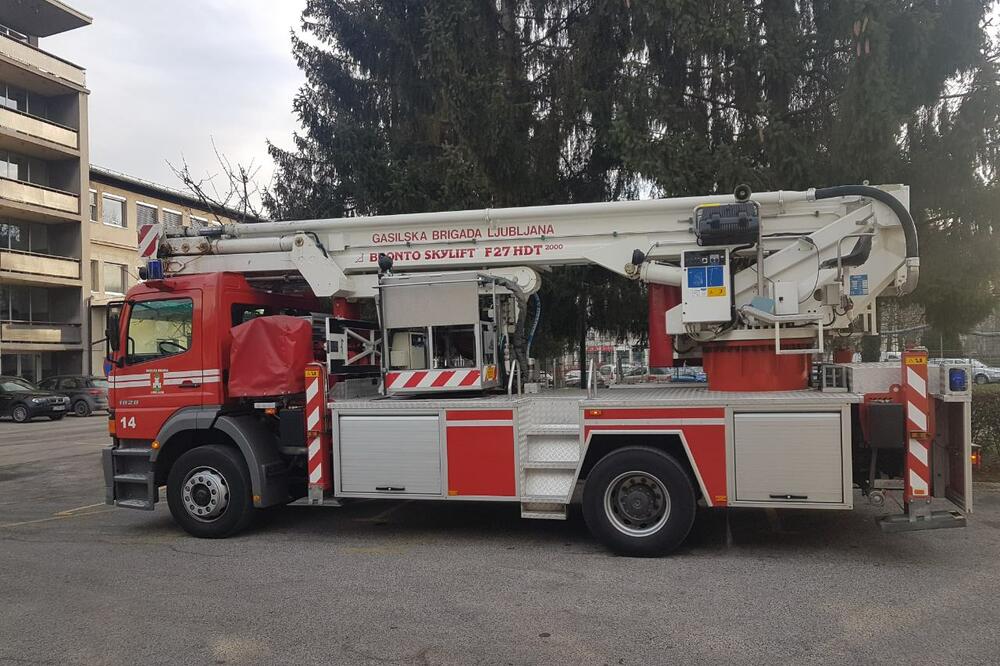 Hidraulična vatrogasno spasilačka korpa koju je kupila Opština Tivat, Foto: SZS Tivat
