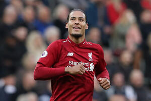 Muke za Klopa: I Van Dajk propušta Barselonu?