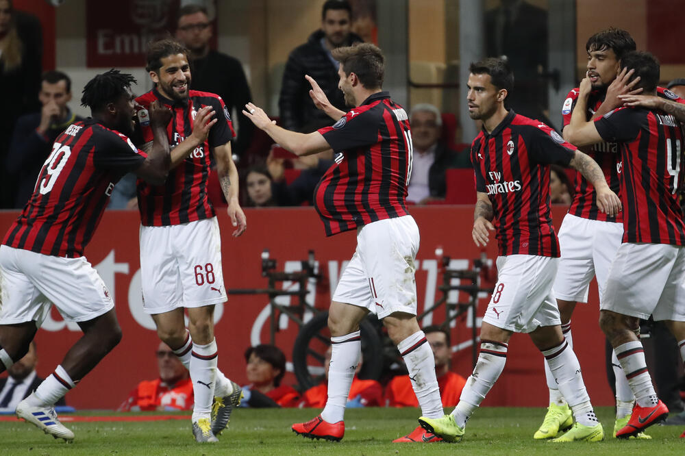 Fudbaleri Milana slave gol Fabija Borinija, Foto: AP