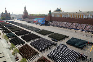Pokazali tenkove i lovce: Pogledajte kako se Rusi pripremaju za...
