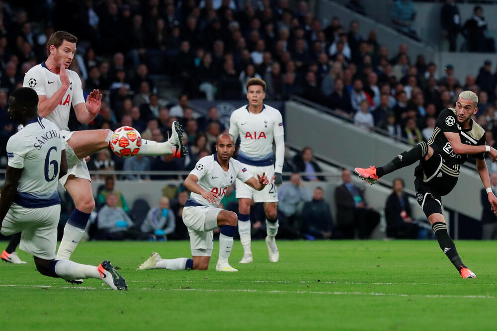 Duel Ziješa i odbrane Totenhema u prvoj utakmici, Foto: Reuters