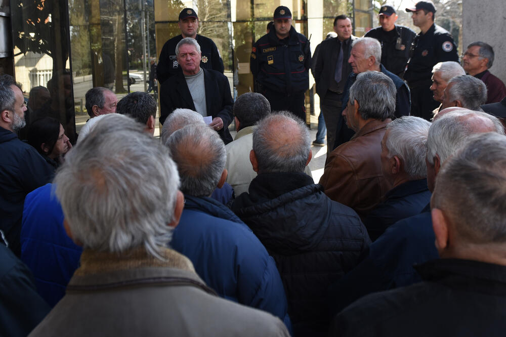 Sa ranijeg okupljanja ispred Ustavnog suda (arhiva), Foto: Savo Prelević, Savo Prelević