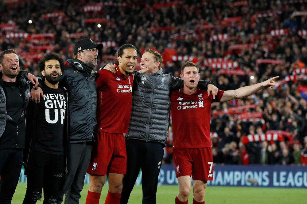 Van Dajk sa Klopom i saigračima, Foto: Reuters