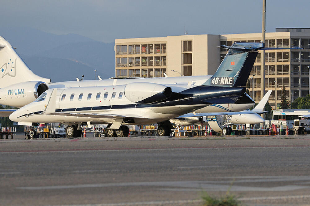 ladin avion (40-MNE) na aerodromu na Palma de Majorki, Foto: MANS