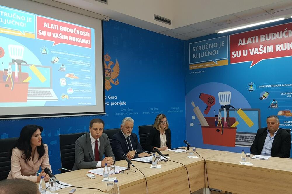 Sa presa, Foto: Ministarstvo prosvjete