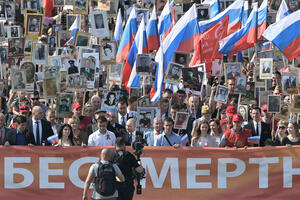 FOTO "Više od 10 miliona ljudi na maršu Besmrtnog puka širom...