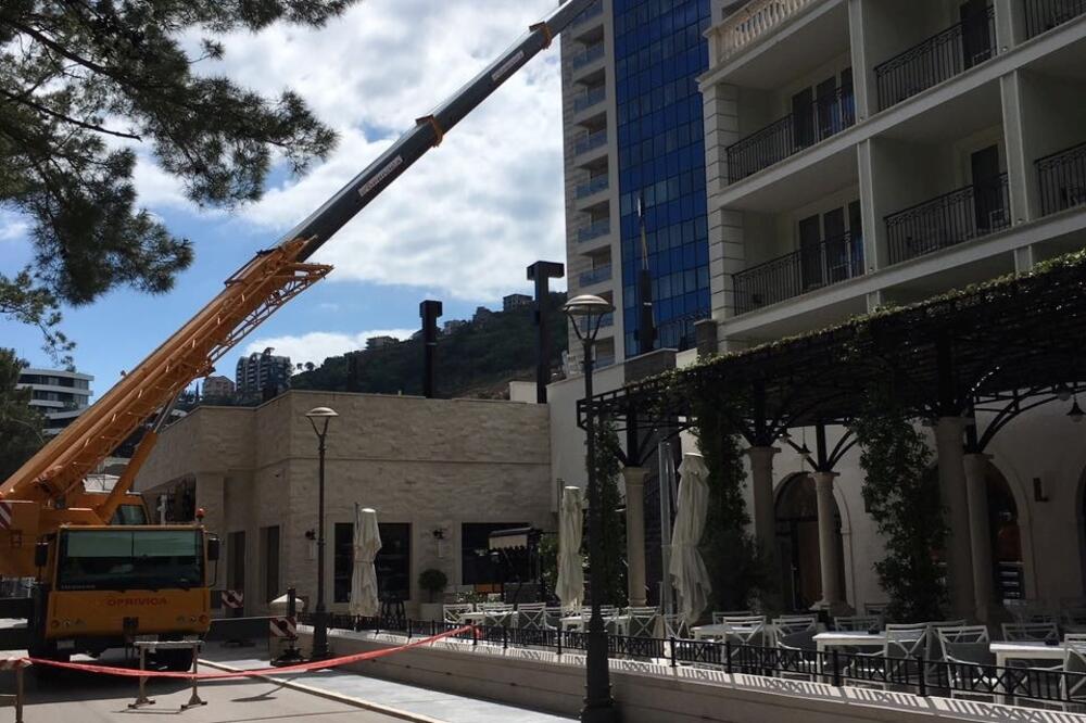Nastavljena gradnja na hotelu, Foto: Vuk Lajović