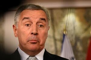 Pola Crne Gore ne zna za život bez Đukanovića