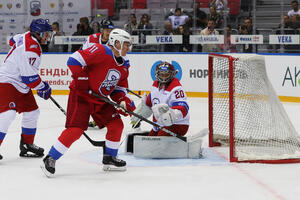 VIDEO Putin dao osam golova na hokejaškoj utakmici