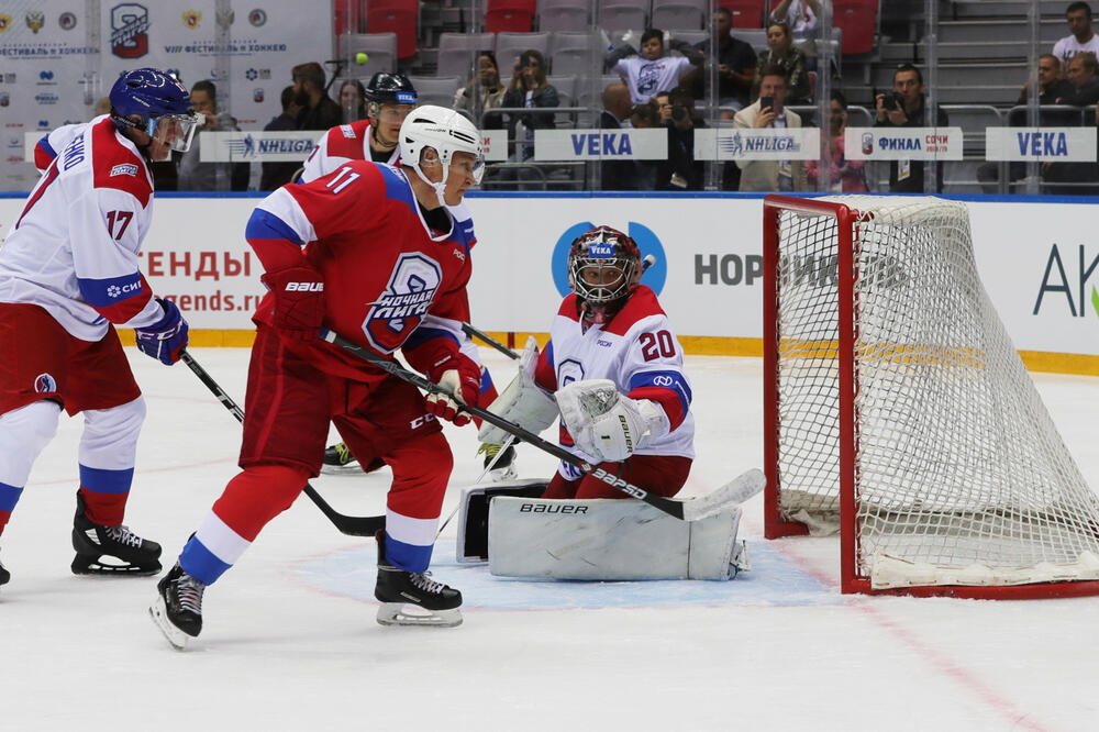 Putin na meču, Foto: Reuters