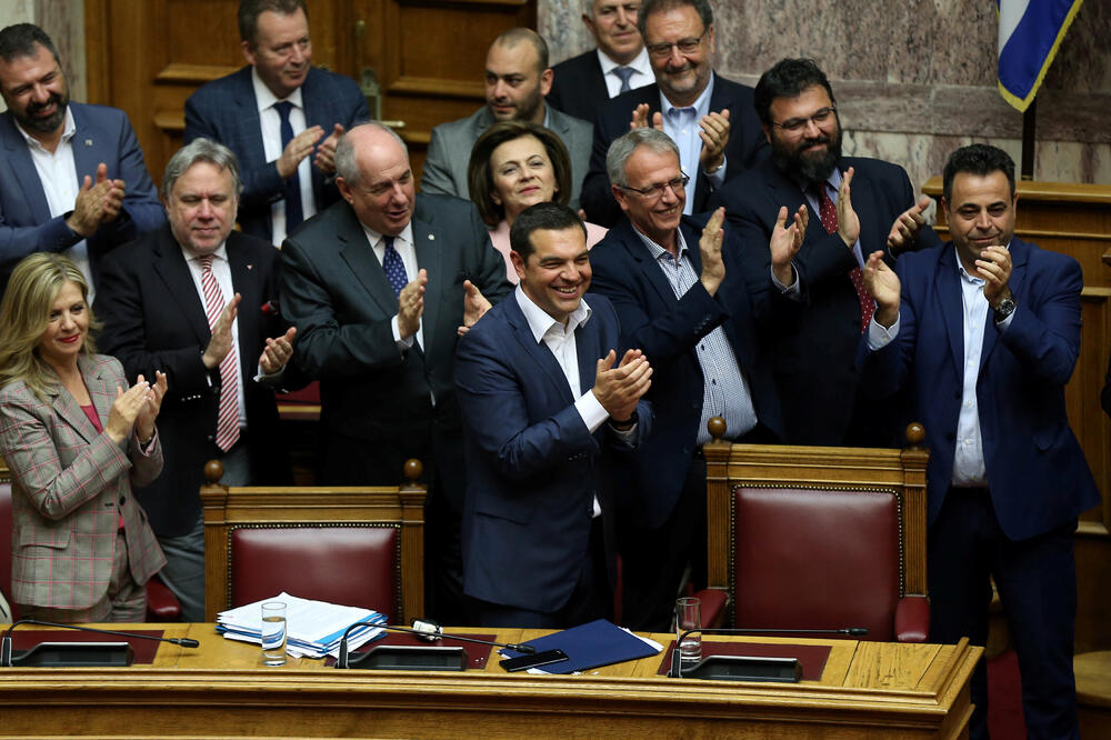 Cipras i ćlanovi njegove vlade aplaudiraju nakon što im je izglasano povjerenje, Foto: Reuters