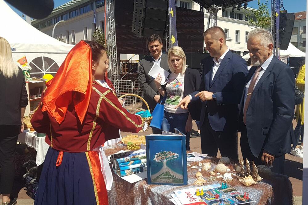 Jutros na Trgu nezavisnosti, Foto: Vijesti