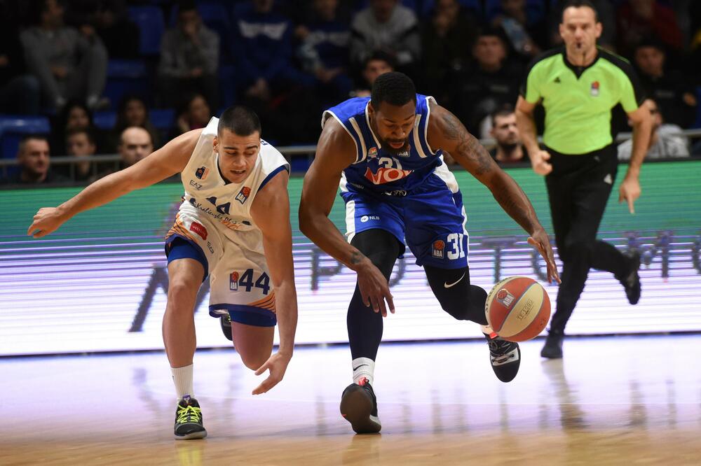 Novi derbi: Nikola Rebić (Mornar) i Džejms Bel (Budućnost) u duelu