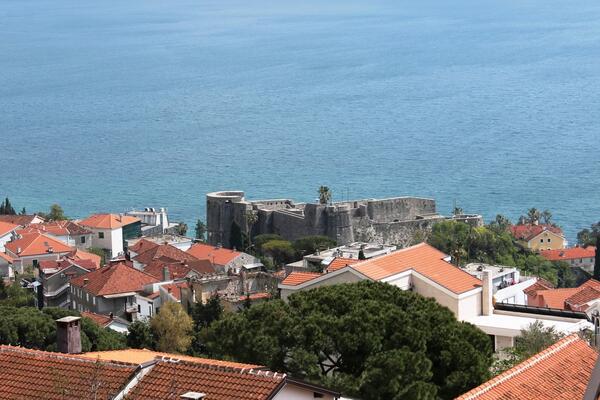 Herceg Novi, grad tvrđava i skalina