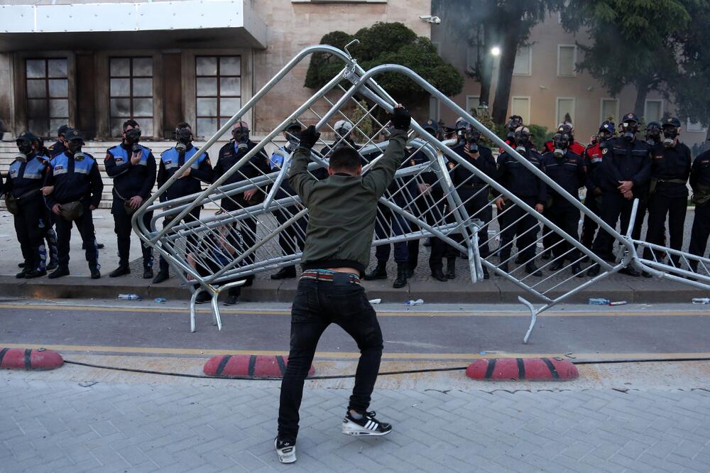 Sa protesta u Tirani, Foto: Reuters
