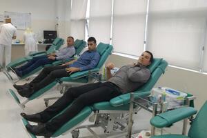 Janović i zaposleni u Ministarstvu sporta dobrovoljno dali krv