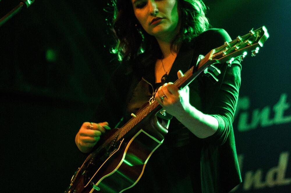 Najavljuje projekat “femme nouvelle”: Nina Romić, Foto: Facebook.com/ninaromicmusic