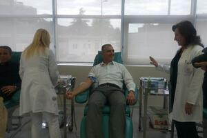 Kampanja "Ministri daruju krv": Hrapović dao krv