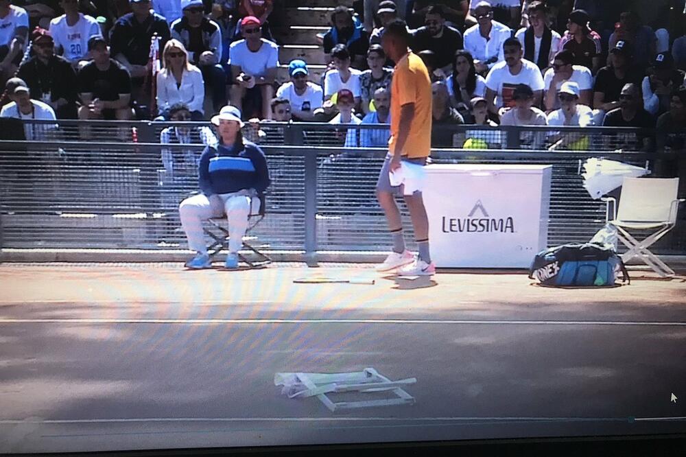 Kirjosova stolica u terenu