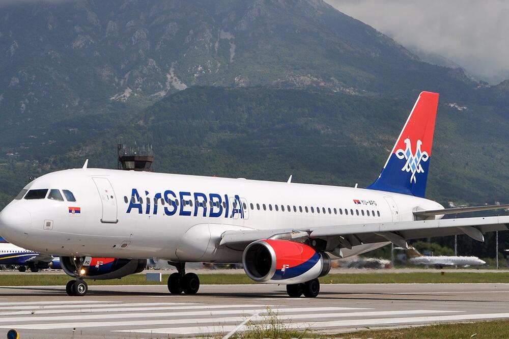Avion kompanije Air Serbia u Tivtu, Foto: Siniša Luković