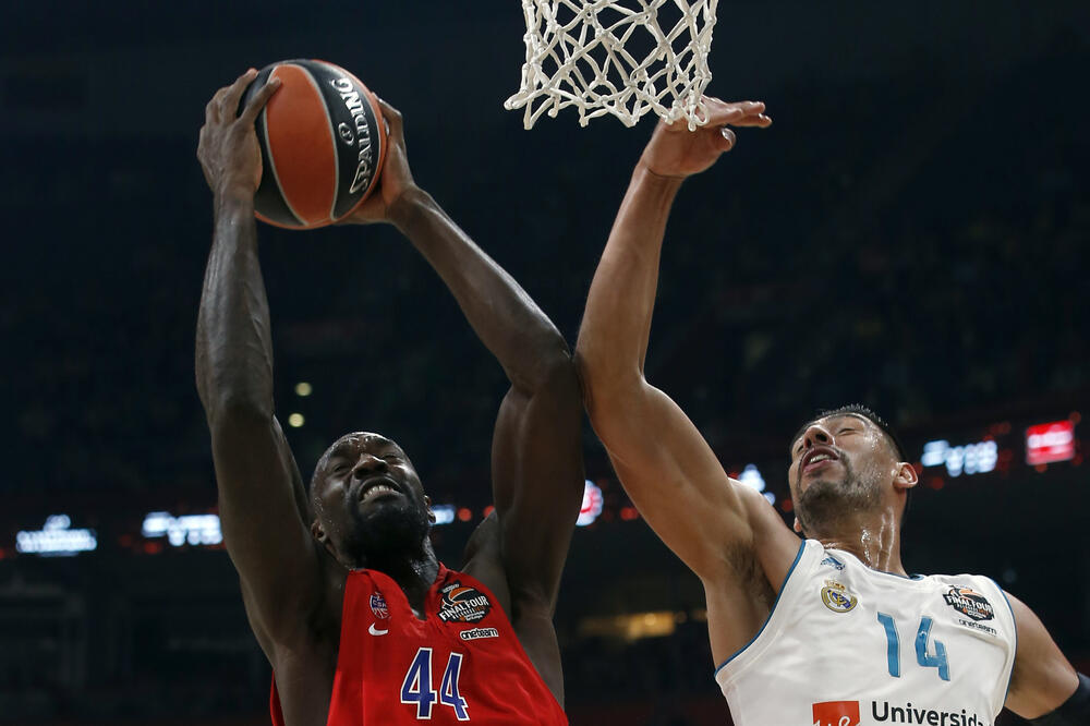 Otelo Hanter (CSKA) i Gustavo Ajon (Real) u duelu na prošlogodišnjeg meču i polufinalu Evrolige, Foto: Darko Vojinovic