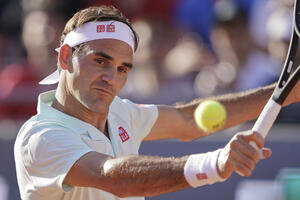 Federer se povukao, Cicipas u polufinalu