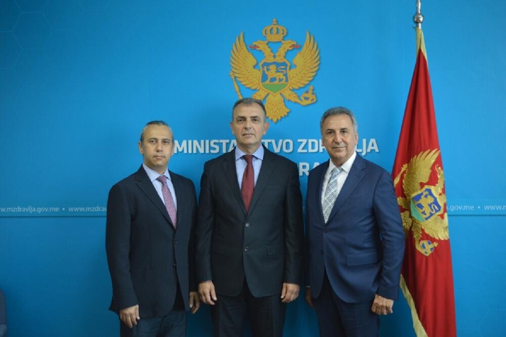 Hrapović sa turskim hirurzima, Foto: Ministarstvo zdravlja