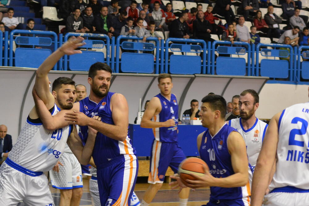 Sa meča između Sutjeske i Mornara u Nikšiću, Foto: Milan Šapurić