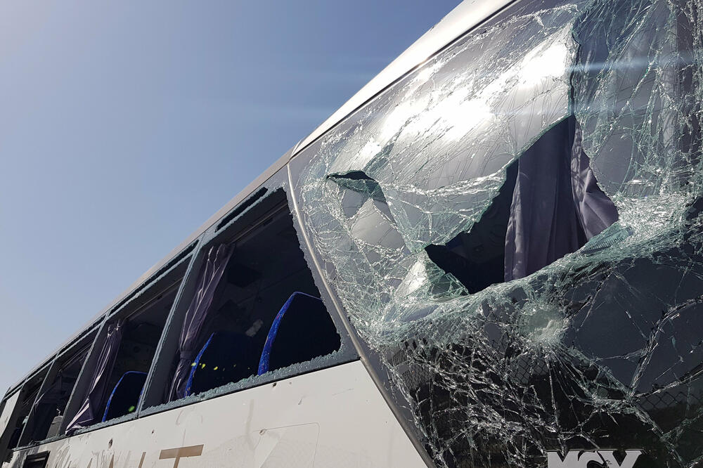 Oštećeni autobus, Foto: Reuters