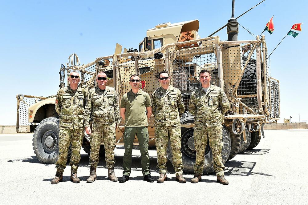 Bošković sa crnogorskim vojnicima, Foto: Saša Matić/Vlada Crne Gore