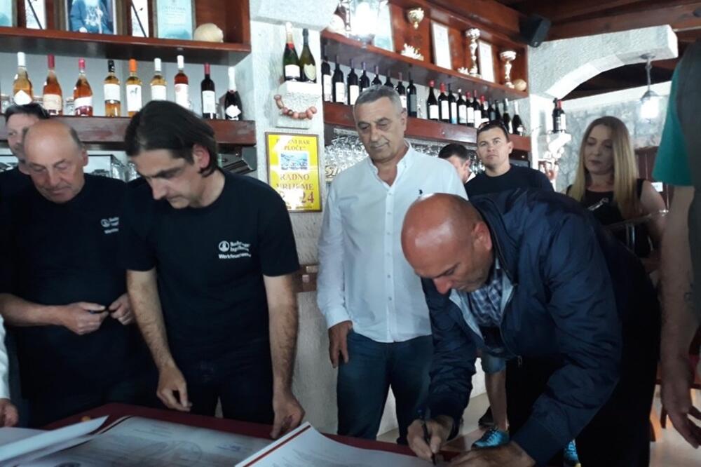 Potpisivanje sporazume, Foto: Vuk Lajović