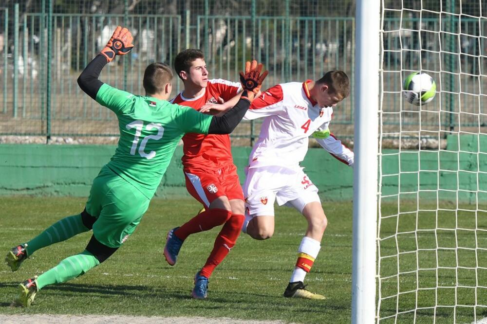 Sa jedne od utakmica mlađih selekcija Crne Gore i Srbije, Foto: FSCG