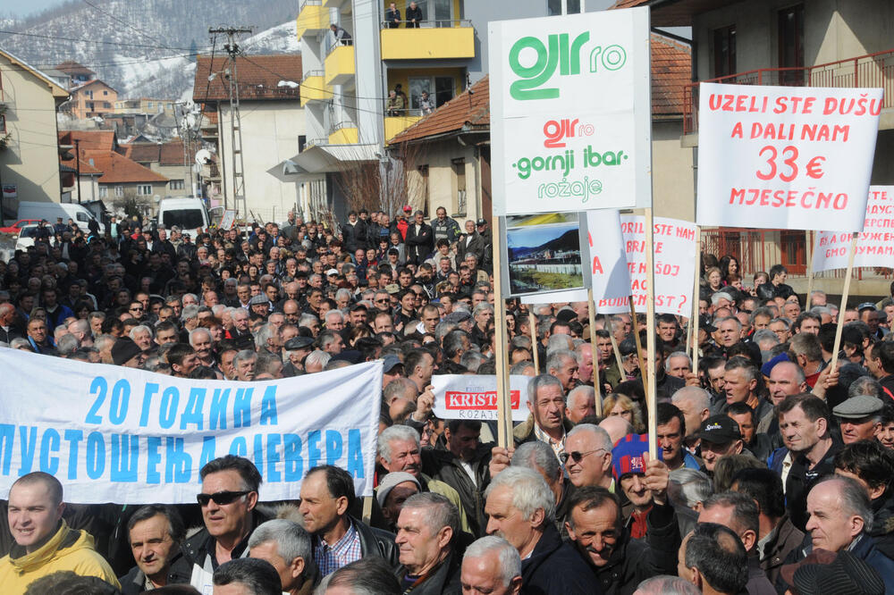 Sve veći jaz bogatih i siromašnih: Sa radničkih protesta u Bijelom Polju, Foto: Vesko Belojević