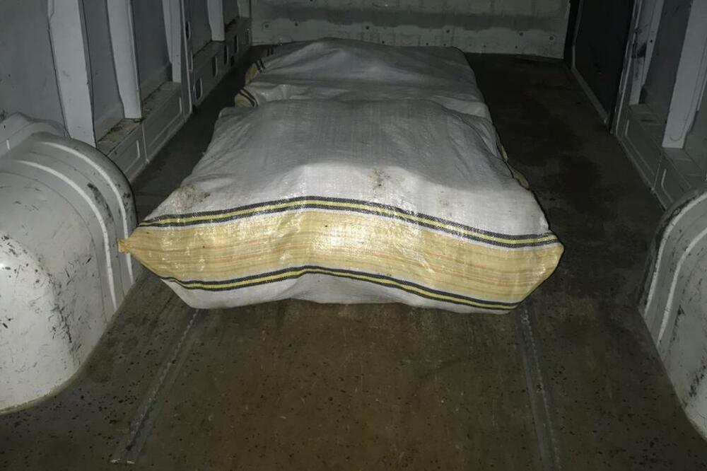 Droga pronađena u vozilu kojim je upravljao Podgoričanin, Foto: Uprava policije