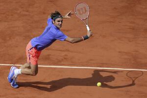 Reket ili magnet: Pogledajte kakav osjećaj ima Rodžer Federer