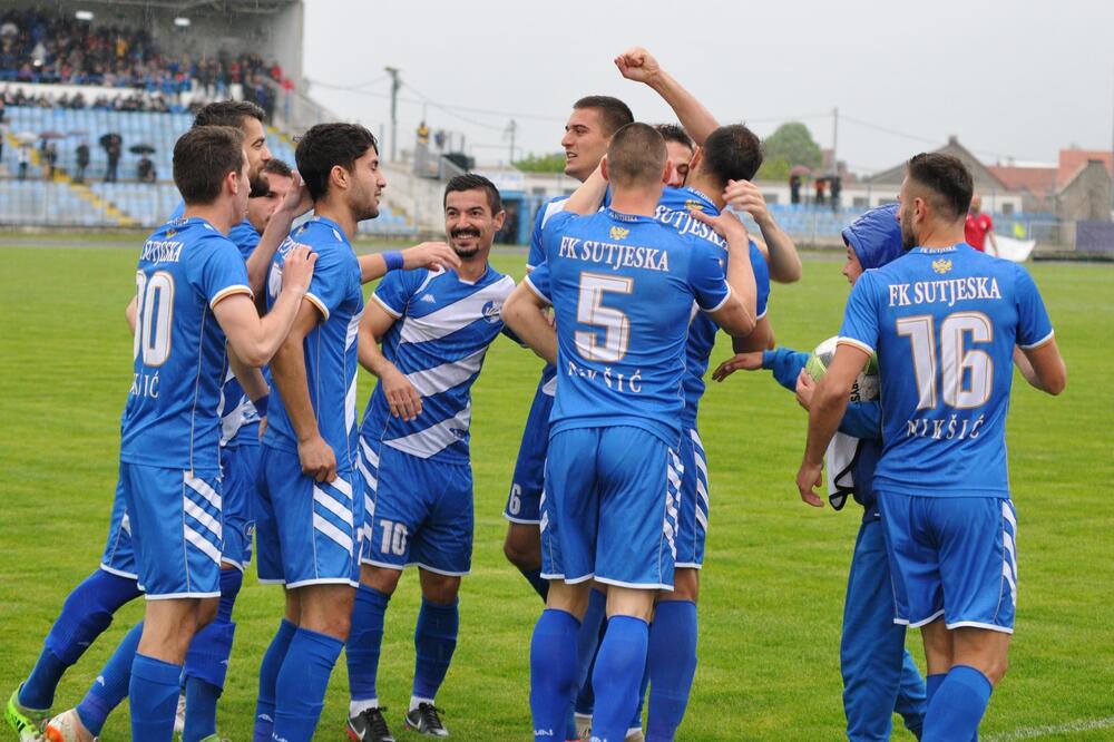 Slavlje igrača Sutjeske nakon osvajanja titule, Foto: Milan Šapurić