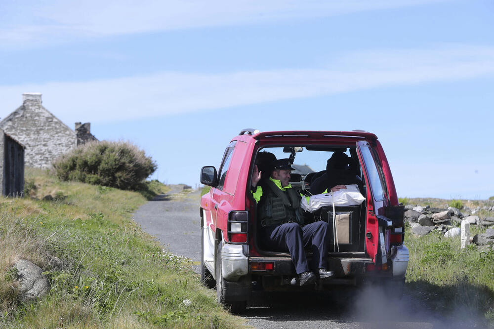 Prevoz glasačkih kutija u Irskoj, Foto: Reuters