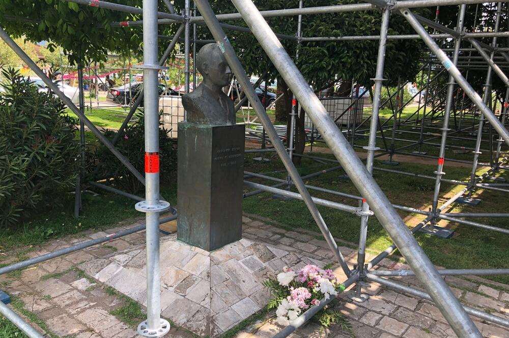 Spomenik u Budvi, Foto: Vuk Lajović