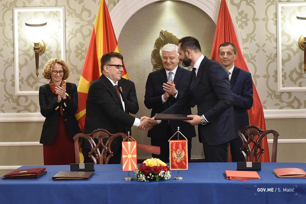 Sa potpisivanja sporazuma, Foto: Saša Matić