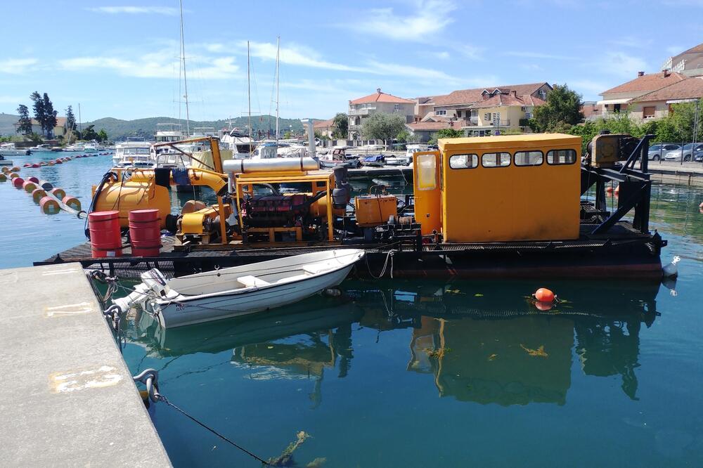 Plovni bager u zapadnom dijelu Kalimanja, Foto: Siniša Luković