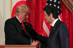 Abe i Tramp razgovarali o saradnji u borbi protiv koronavirusa
