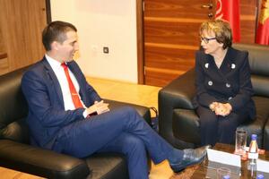 Pak pisala Bečiću: Uvjerena sam da ste zaista posvećeni promjenama...