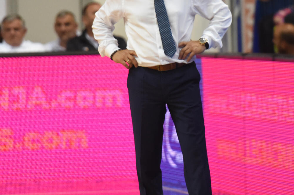 Mihailo Pavićević na večerašnjoj utakmici, Foto: Savo Prelević