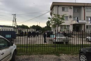 Više uhapšenih na Kosovu, policija se povukla sa sjevera zemlje