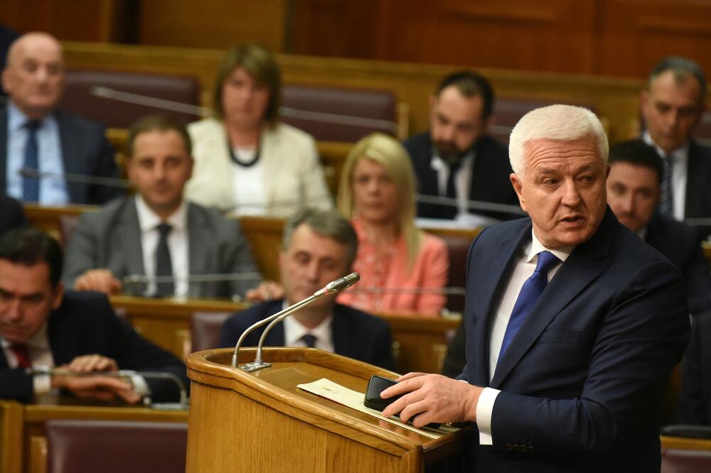 Da li je “koverta” normalna pojava: Marković u Skupštini (arhiva), Foto: Boris Pejović