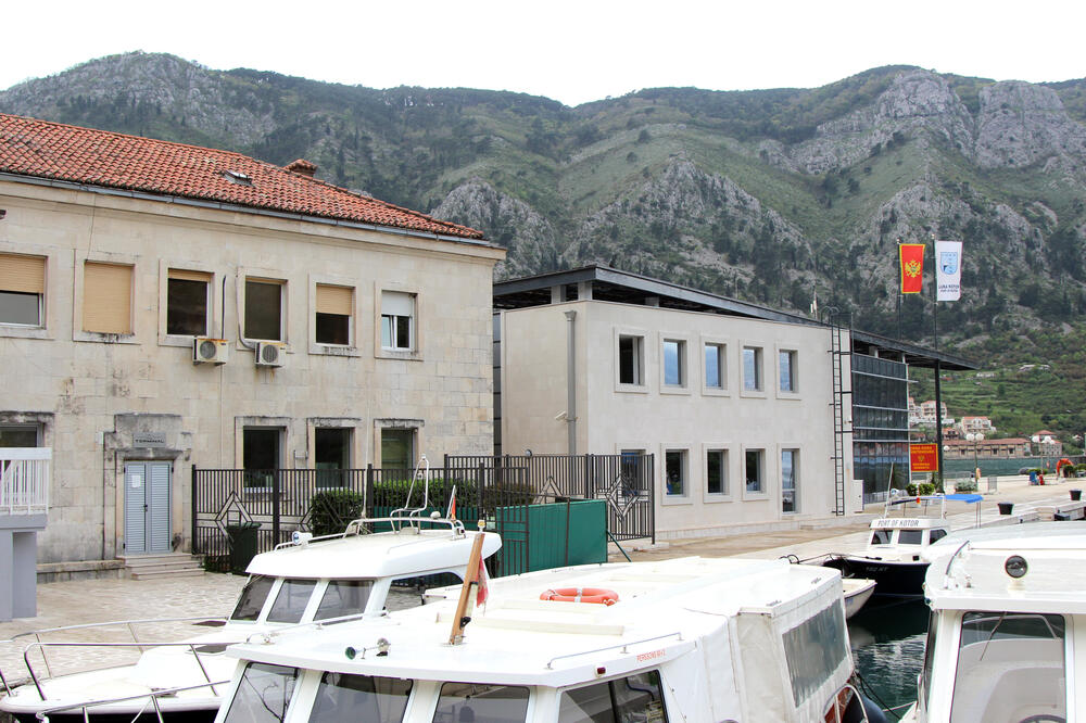 Zgrada Lučke kapetanija i luka Kotor, Foto: Filip Roganović