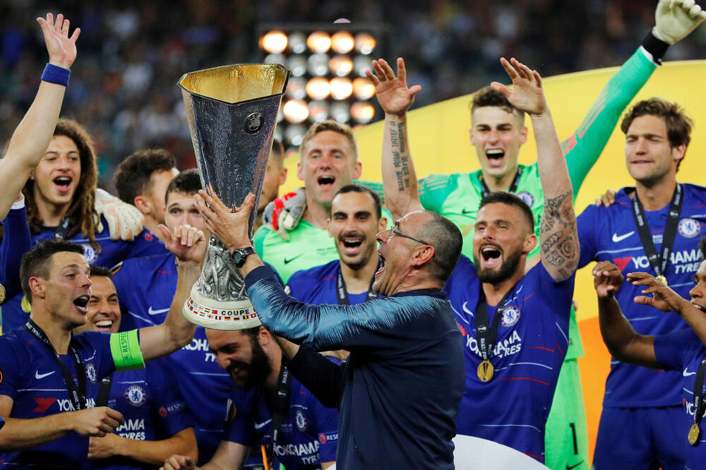 Mauricio Sari sa peharom, Foto: Reuters