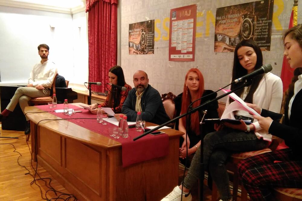 Sa poetske večeri u Nikšiću, Foto: Svetlana Mandić