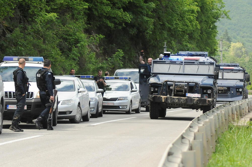 Kosovska policija u blizini Zubinog potoka u ponedjeljak, Foto: Reuters
