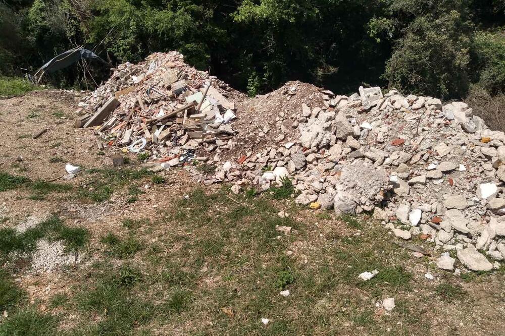 Deponija na Starom gumnu u Baošićima, Foto: Slavica Kosić